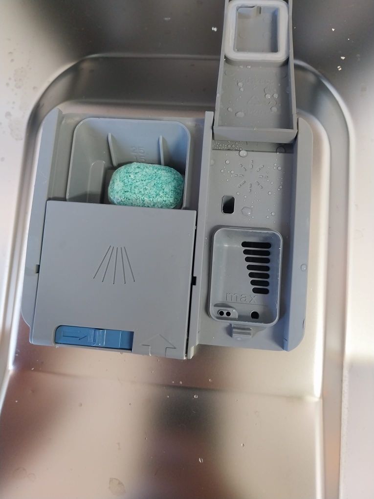 Máquina de lavar loiça Beko DVN05320W.