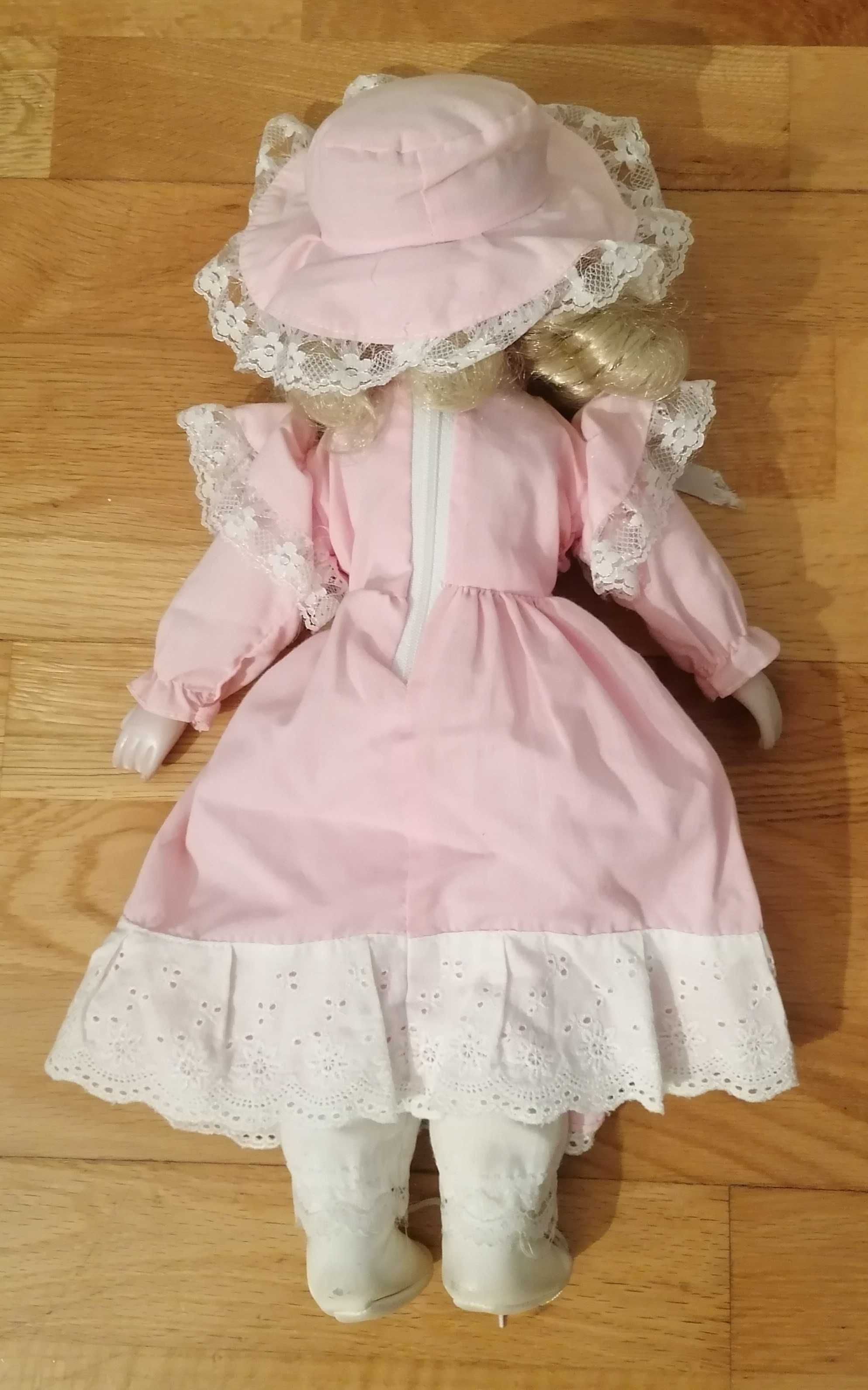 Boneca de porcelana