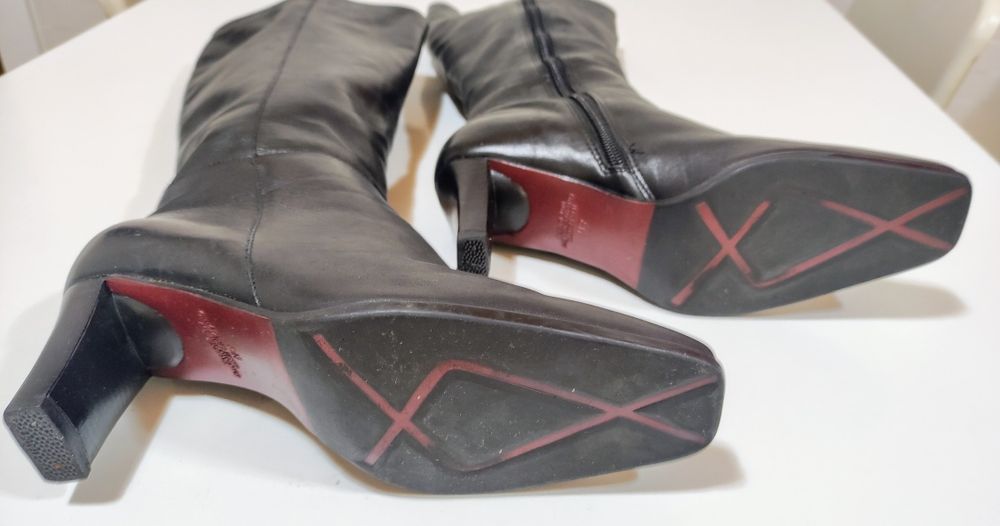 Botas pretas em pele (marca Winslow), muito bom estado (tamanho 39)