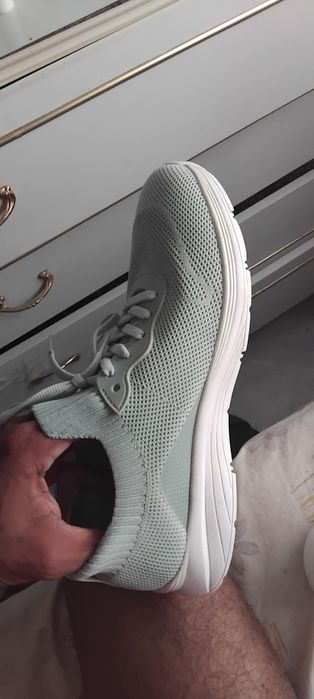 Nr, tenis cinzento novos confortáveis pronto a usar