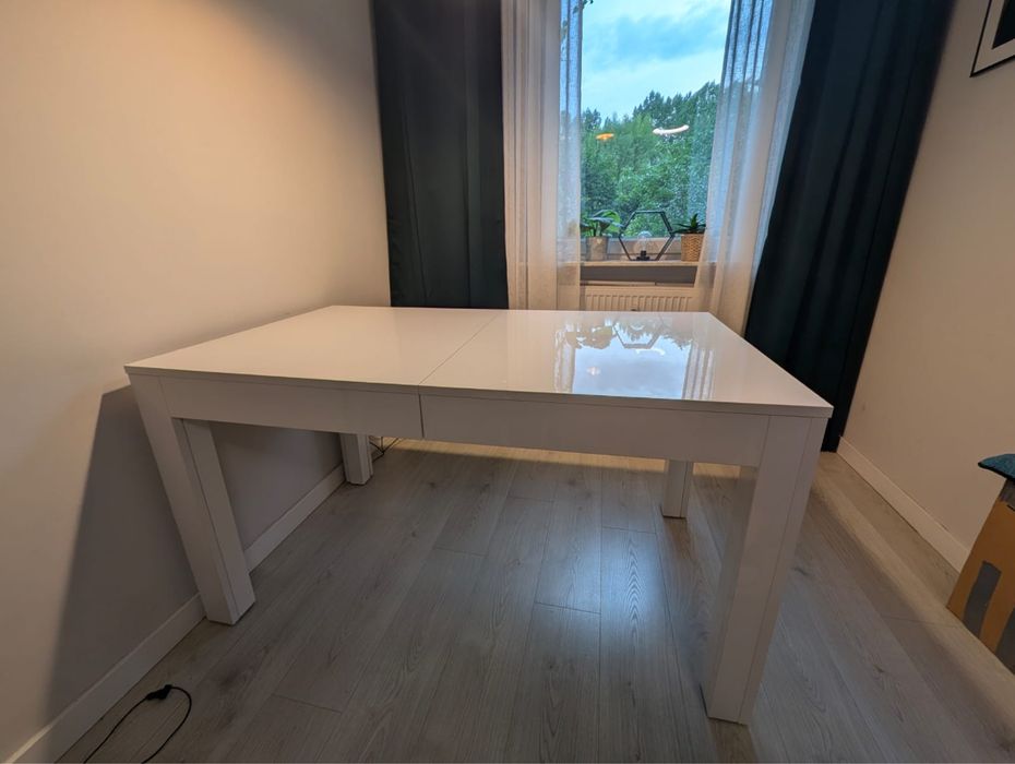 Stół bialy rozkładany.