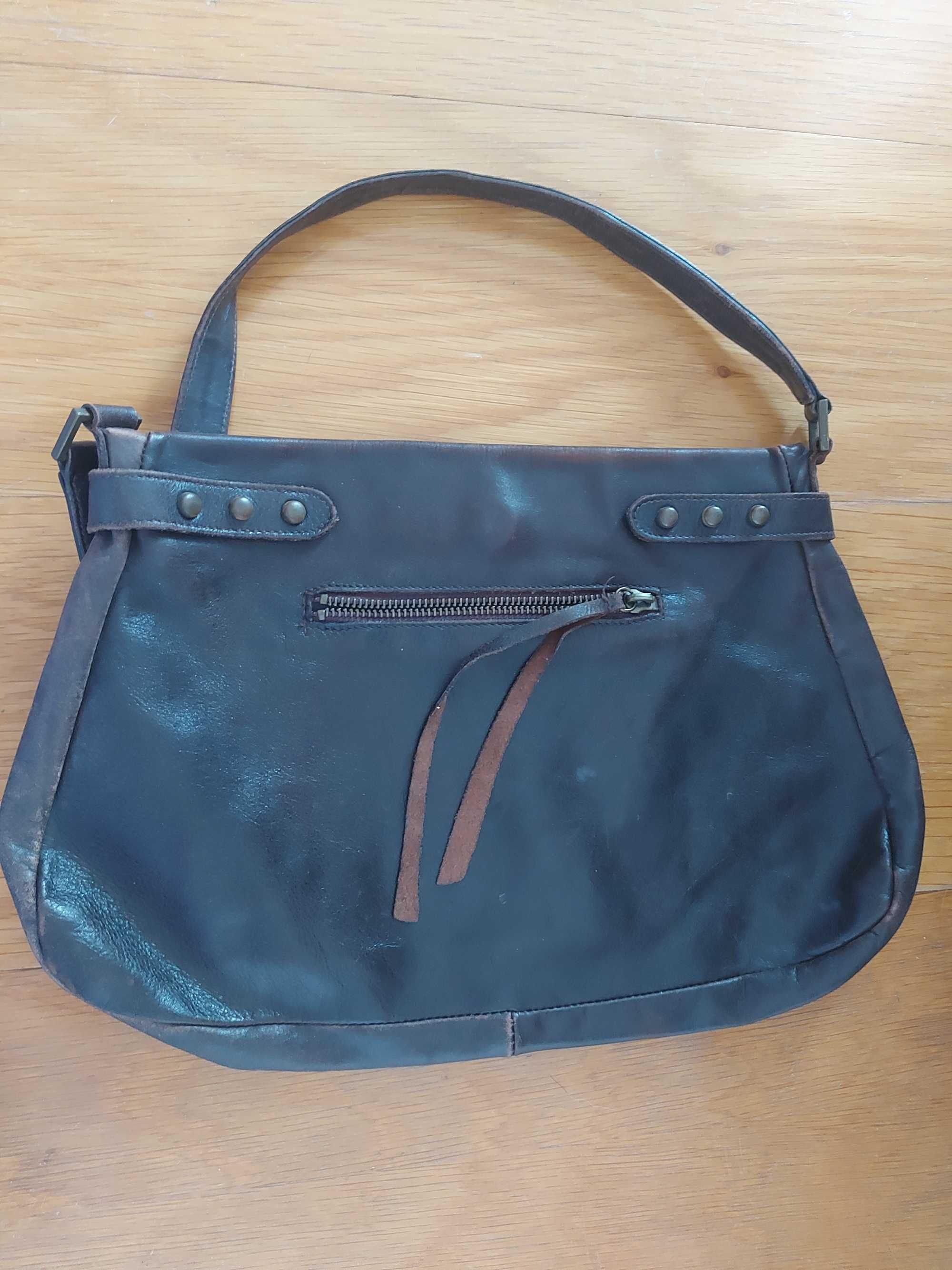 Mala pequena de ombro, pele castanha,Massimo Dutti - 15 euros