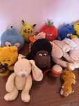 Varios peluches em bom estado
