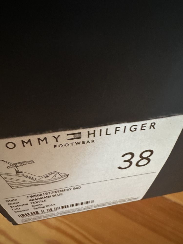 Sandaly na koturnie Tommy Hilfinger 38
