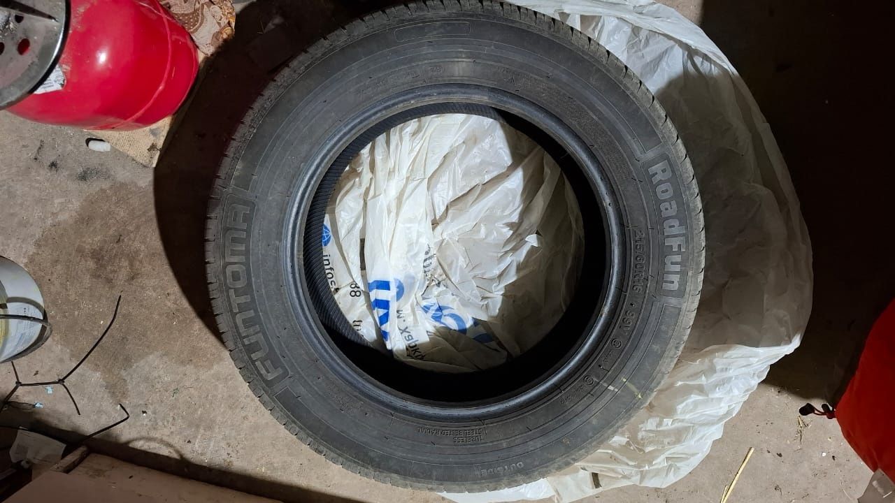 Продам резину funtoma-215 60 r16