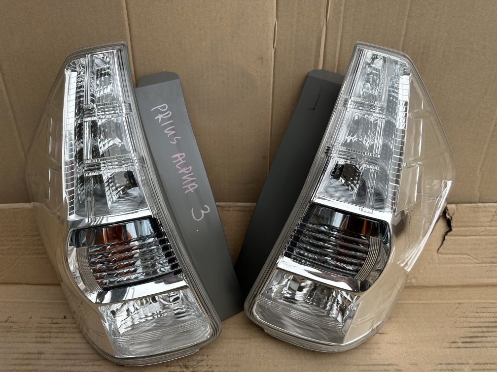 Lampa tylna Toyota prius plus