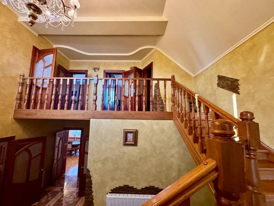 Продаж будинку Лісневицька