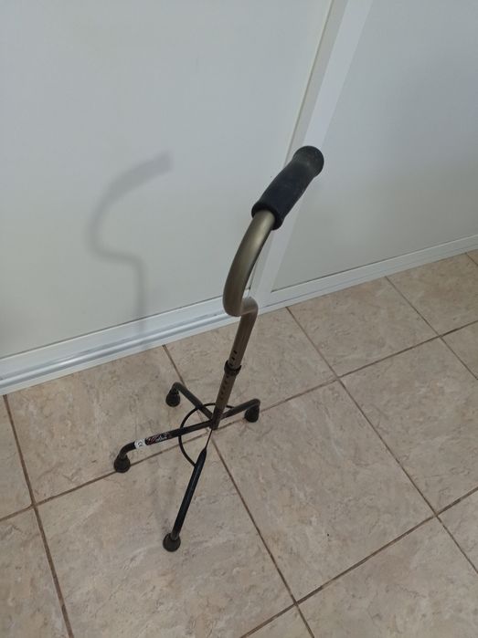 Bengala com 3 apoios regulável em altura