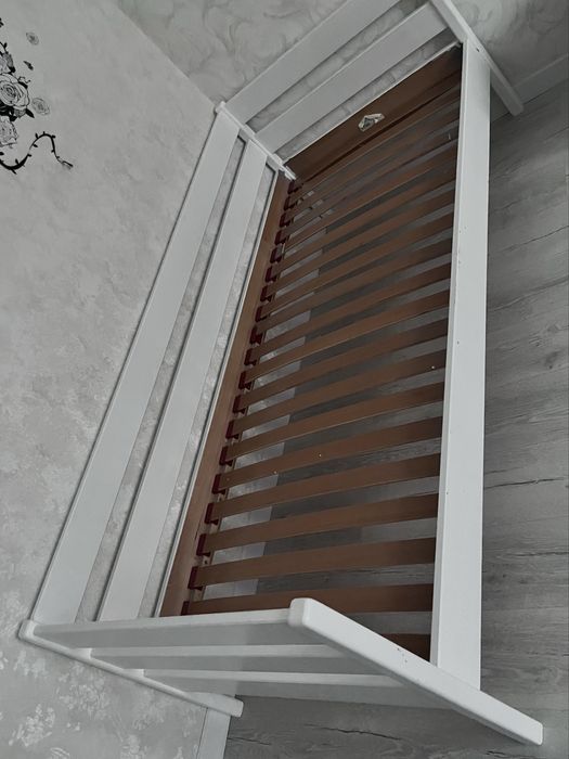 Дитяче біле кутове односпальне ліжко