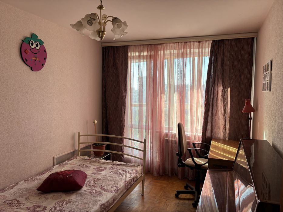 Продам приятную 3 к. кв. от м. Спортивная 1 мин. пешком (сертификат)