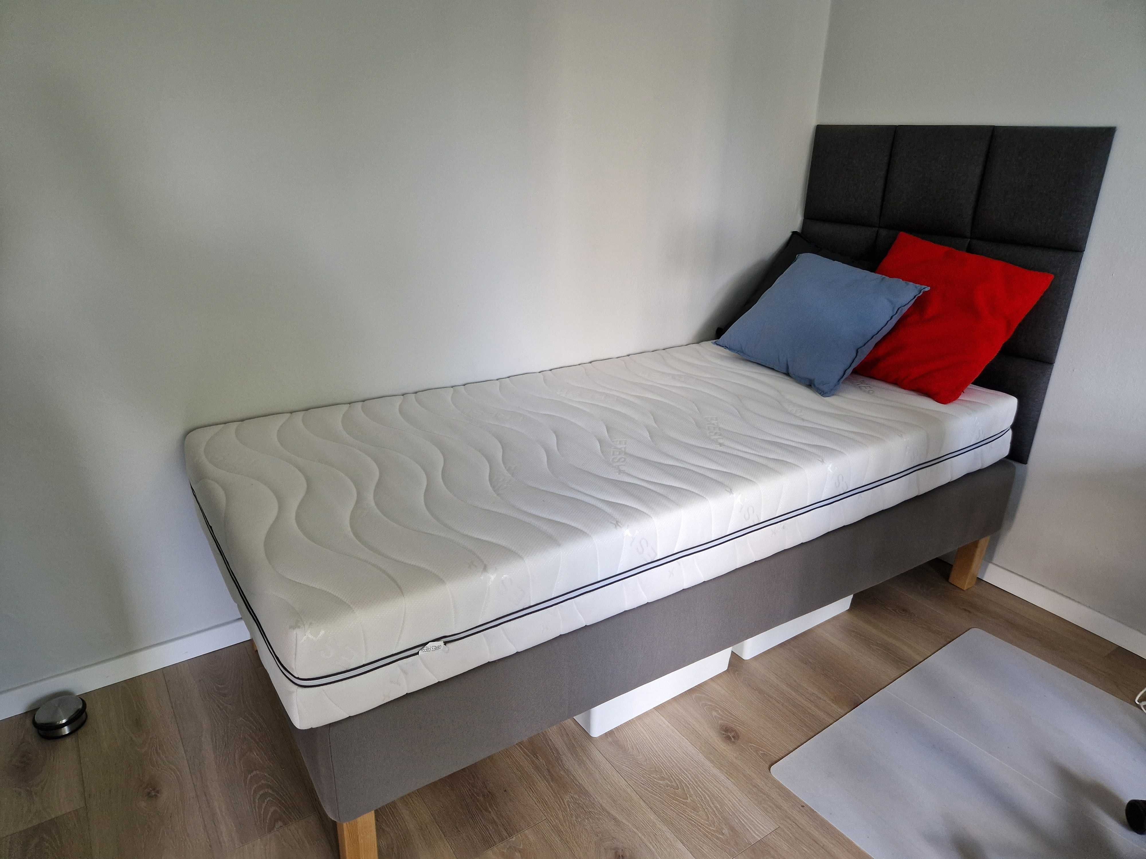 Drewniane łóżko 90×200 z materacem