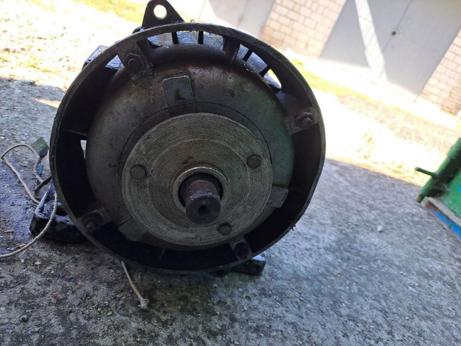 Електродвигатель ( електромотор )