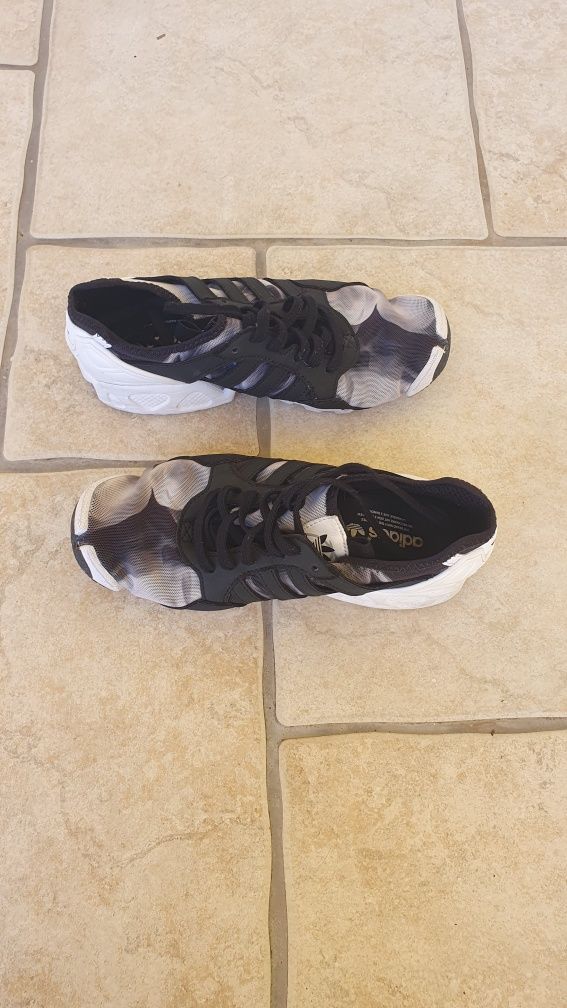 Tenis Adidas azuis