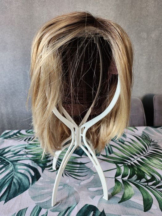 Piękna peruka blond z akcesoriami