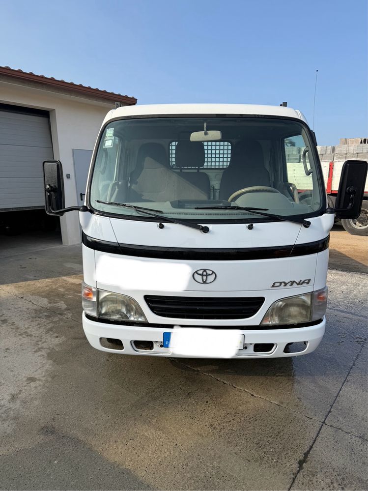 Toyota Dyna S  30/23 com caixa aberta