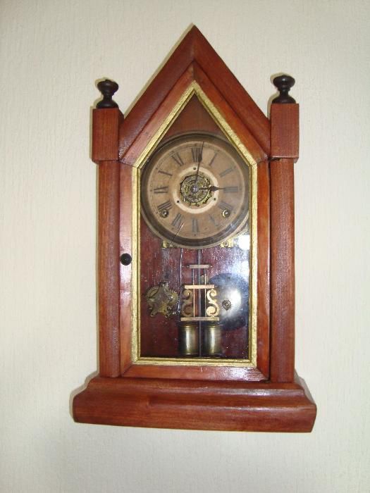 Relógio vintage em caixa de madeira