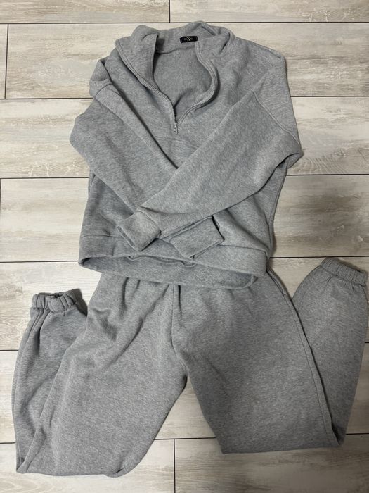 Спортивний дівчачий костюм сврого кольору розмір xs-xxs