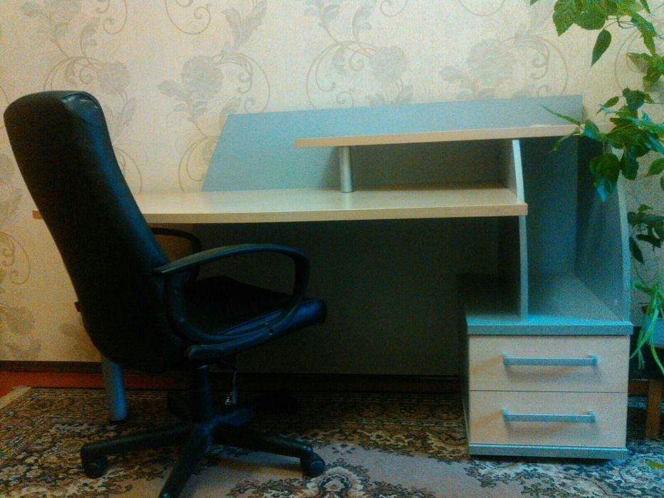 Стильный стол для дома, офиса