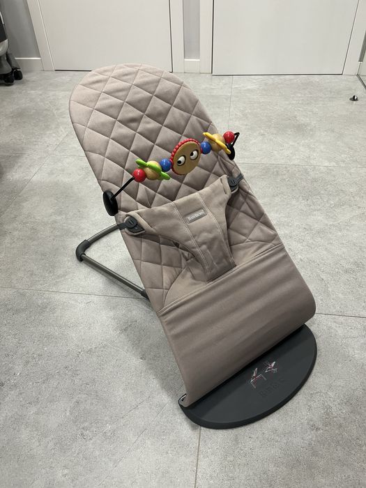 BABYBJORN - leżaczek BLISS Woven, Piaskowoszary + Zabawka Googly Eyes