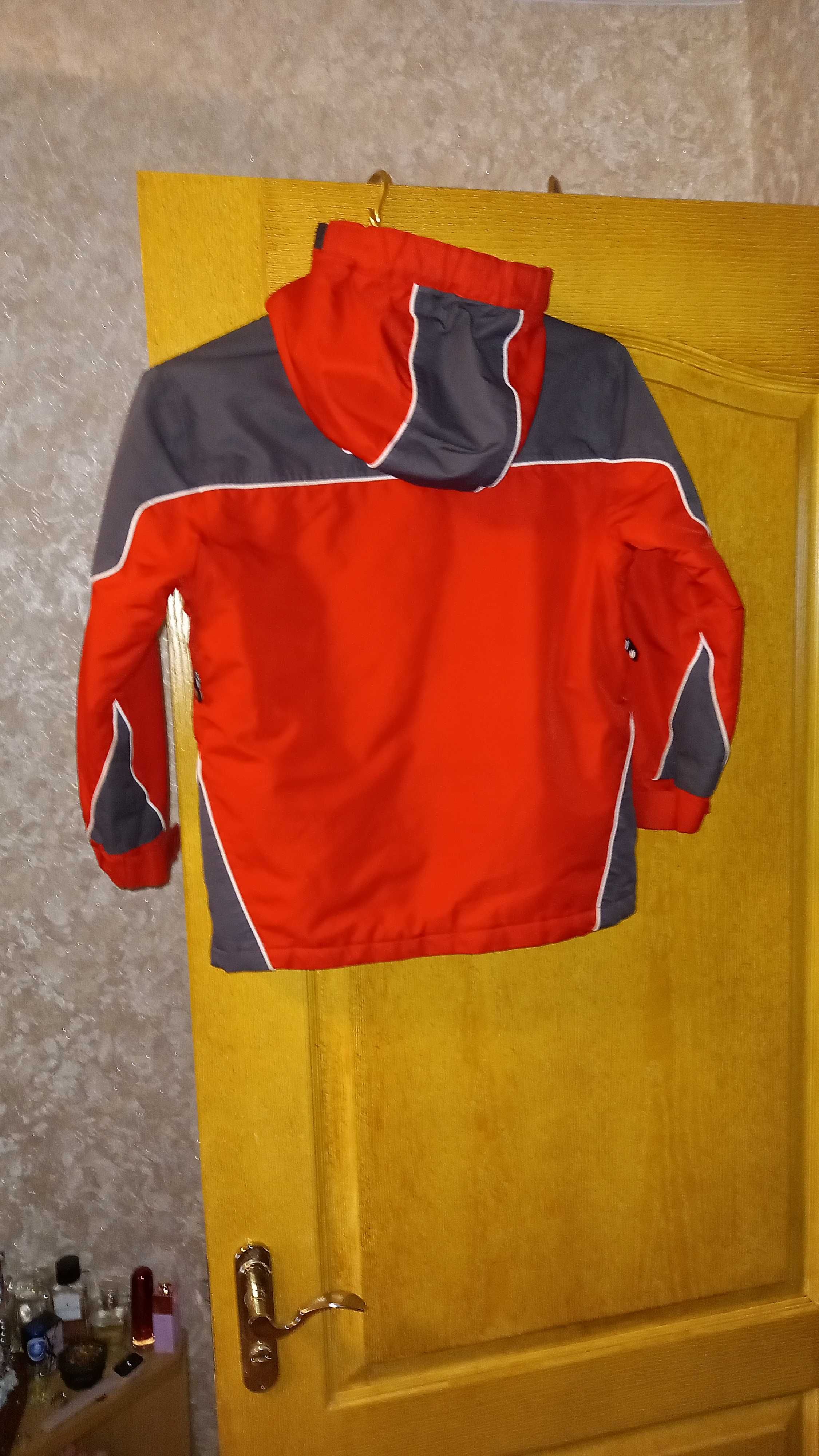 Демисезонная курточка для мальчика (9-10 лет)