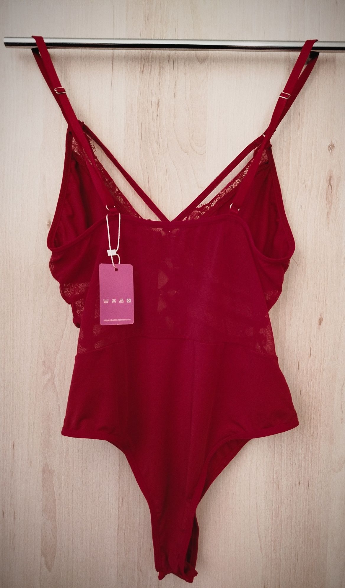 Nowe burgundowe body , L