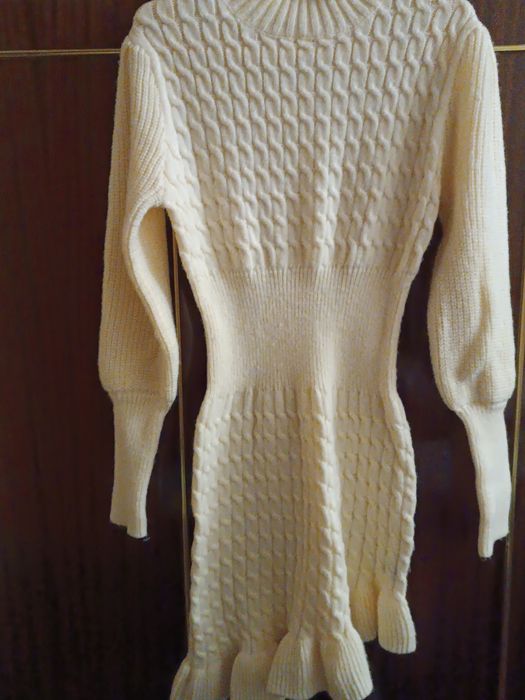 Продам вишукану,теплу сукню для леді