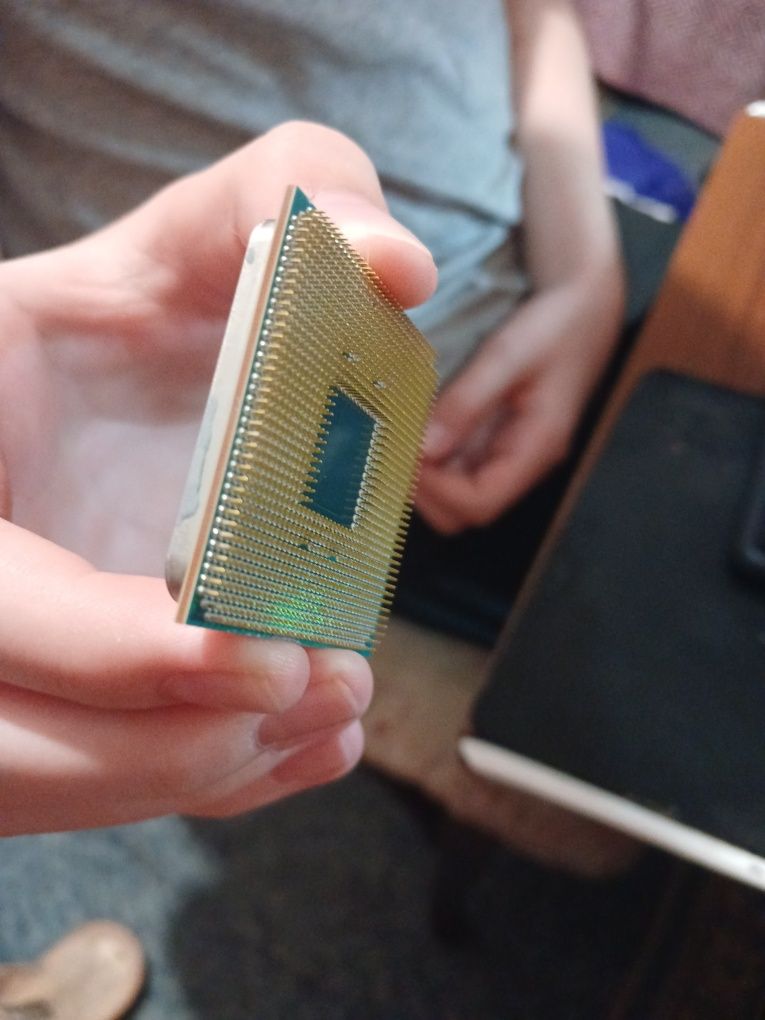 Процессор б/у AMD Ryzen 3 2200G with Radeon Vega 8 (AM4, 4/4)