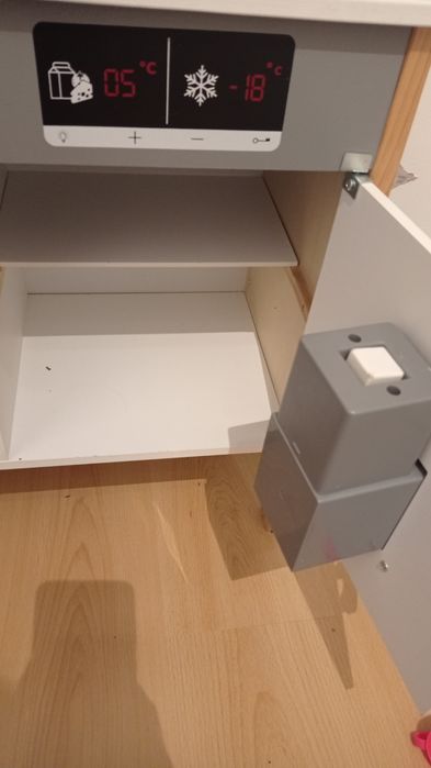 Zabawkowa drewniana kuchnia dziecięca