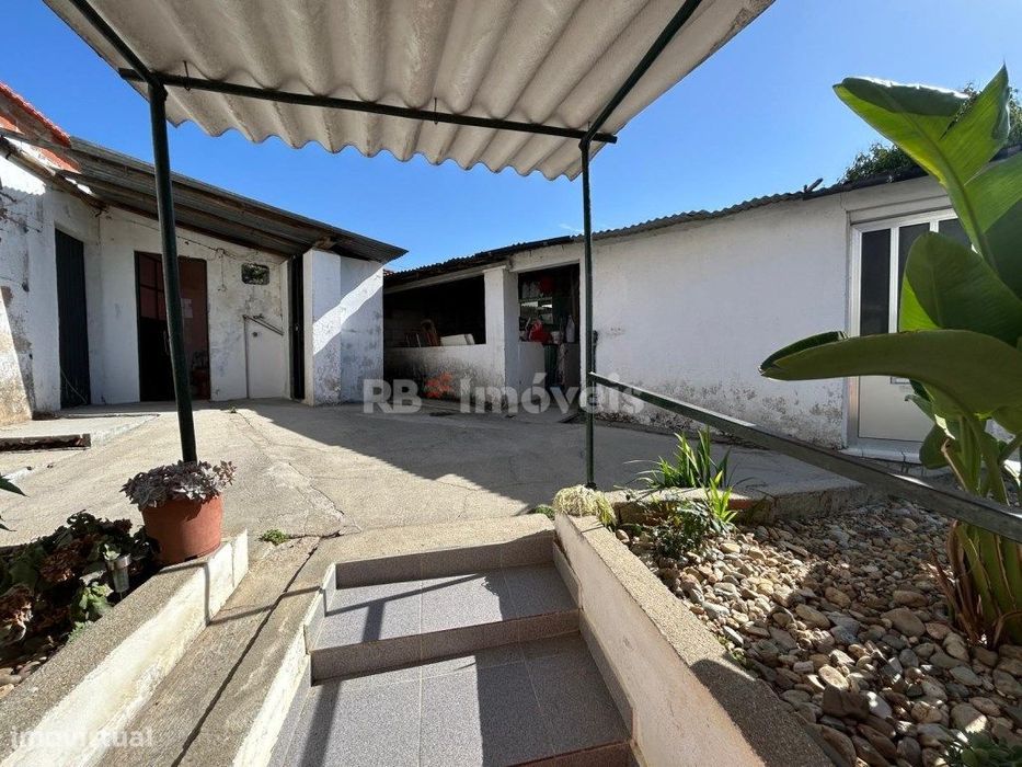 Casa de campo T2+2 com anexo, garagem e jardim - Curvaceiras, Tomar