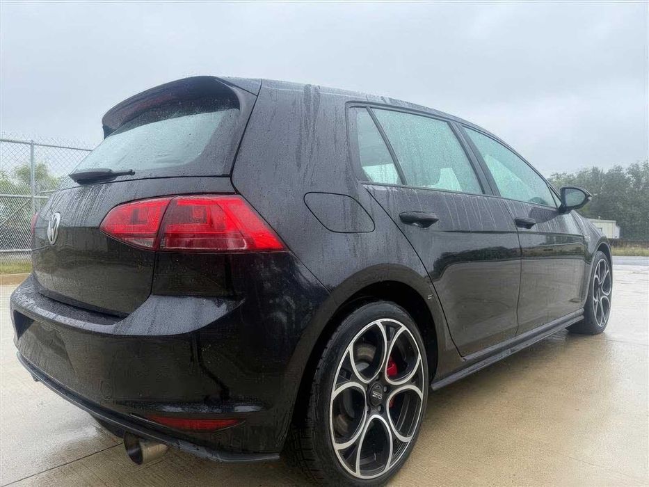 Volkswagen Golf GTI 2.0T SE 4-Door      2017