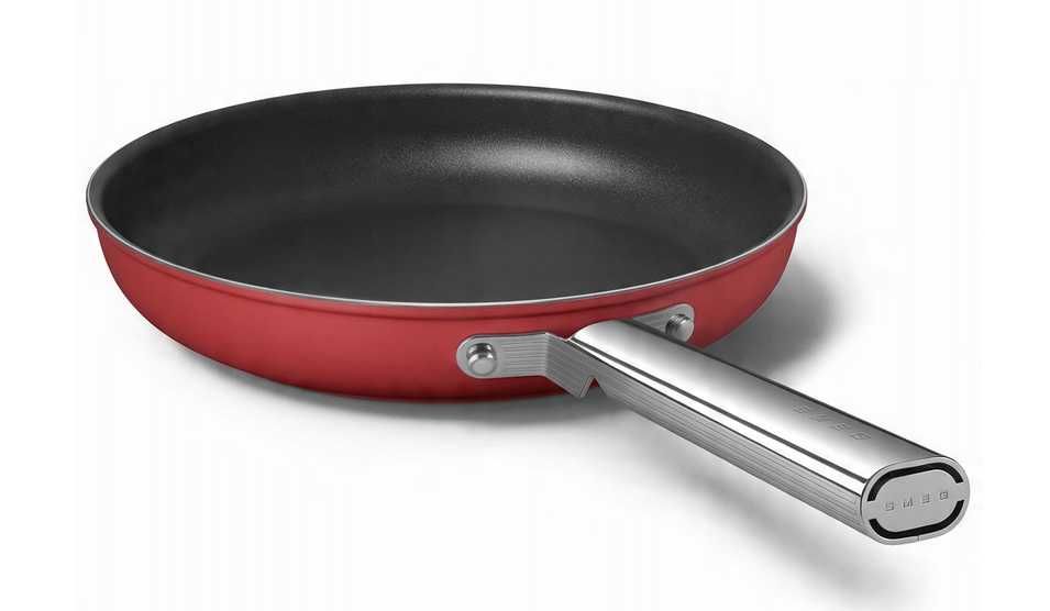 Nowa wielka ciężka patelnia SMEG 50's Style 28cm czerwona CKFF2801RDM