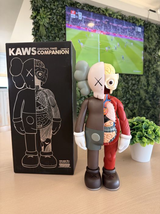 Boneco Kaws 37Cm