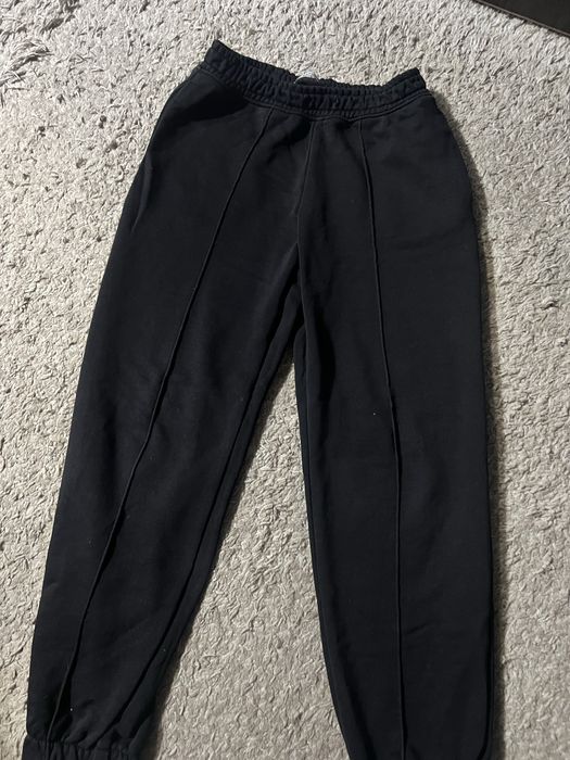 чорні спортивки