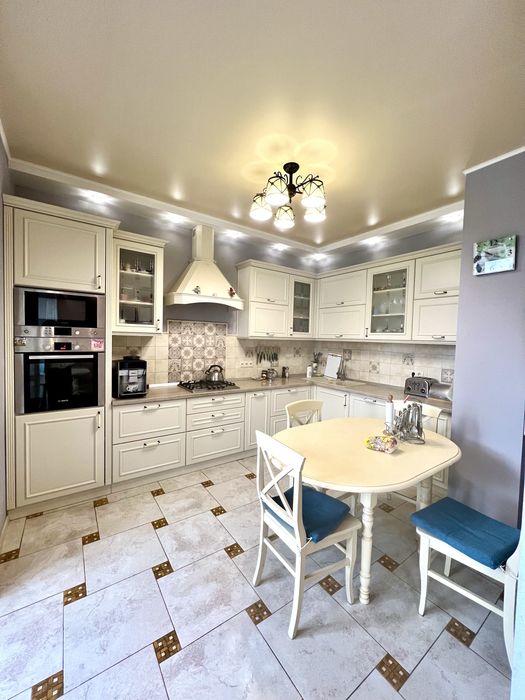 3- ком в Академгородке на Говорова/ Парк победы .