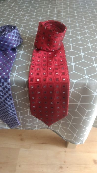 Krawaty używane w dobrym stanie