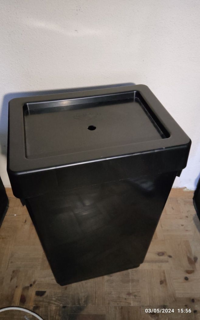 Vendo sistema Autopot com 4 vasos e reservatório grande, tudo novo