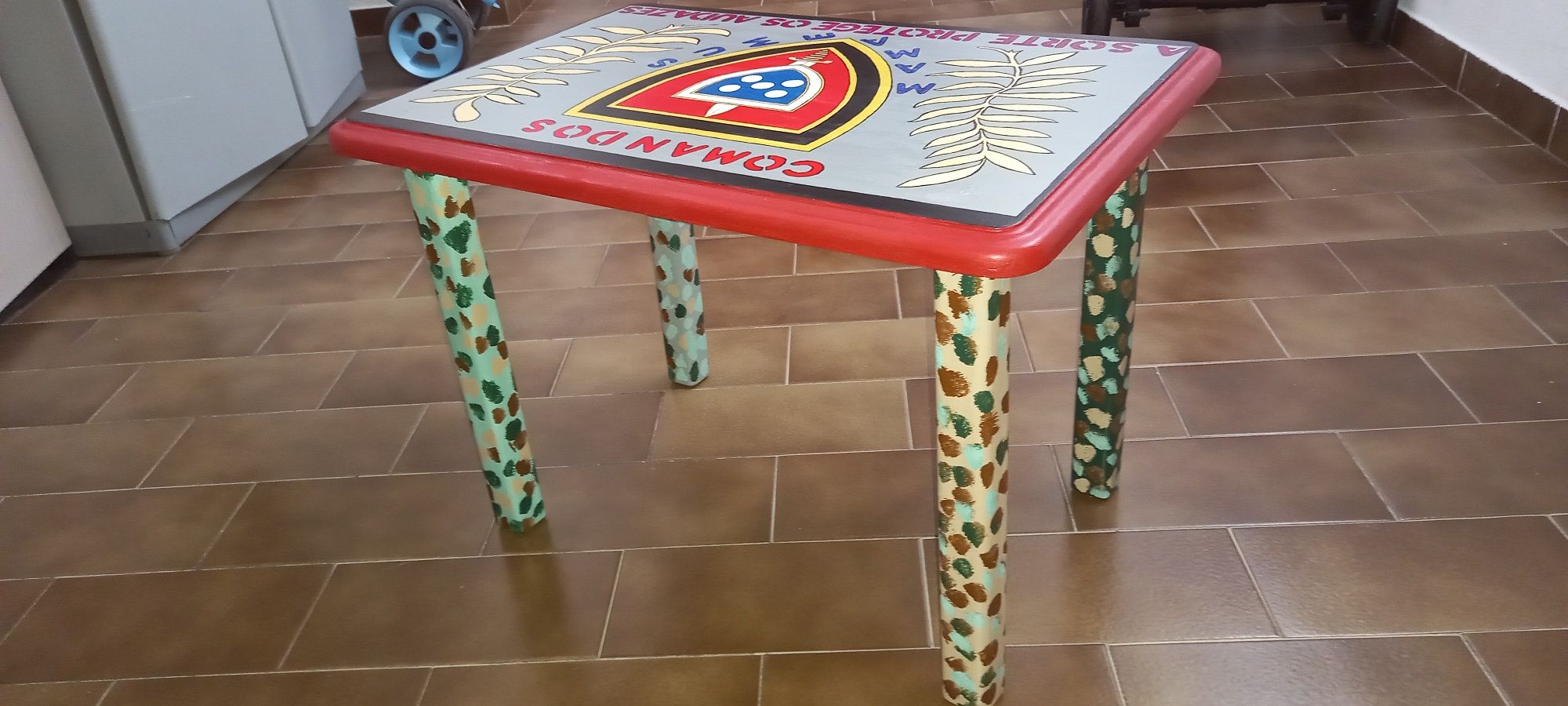 Mesa Comandos de madeira maciça