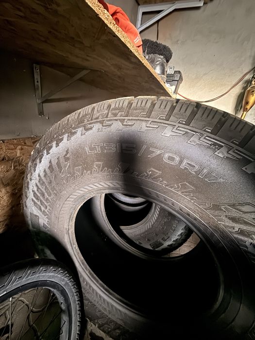 Резина зимняя Nokian Hakkapeliitta LT3 315/70 R17 121/118Q (під шип)
