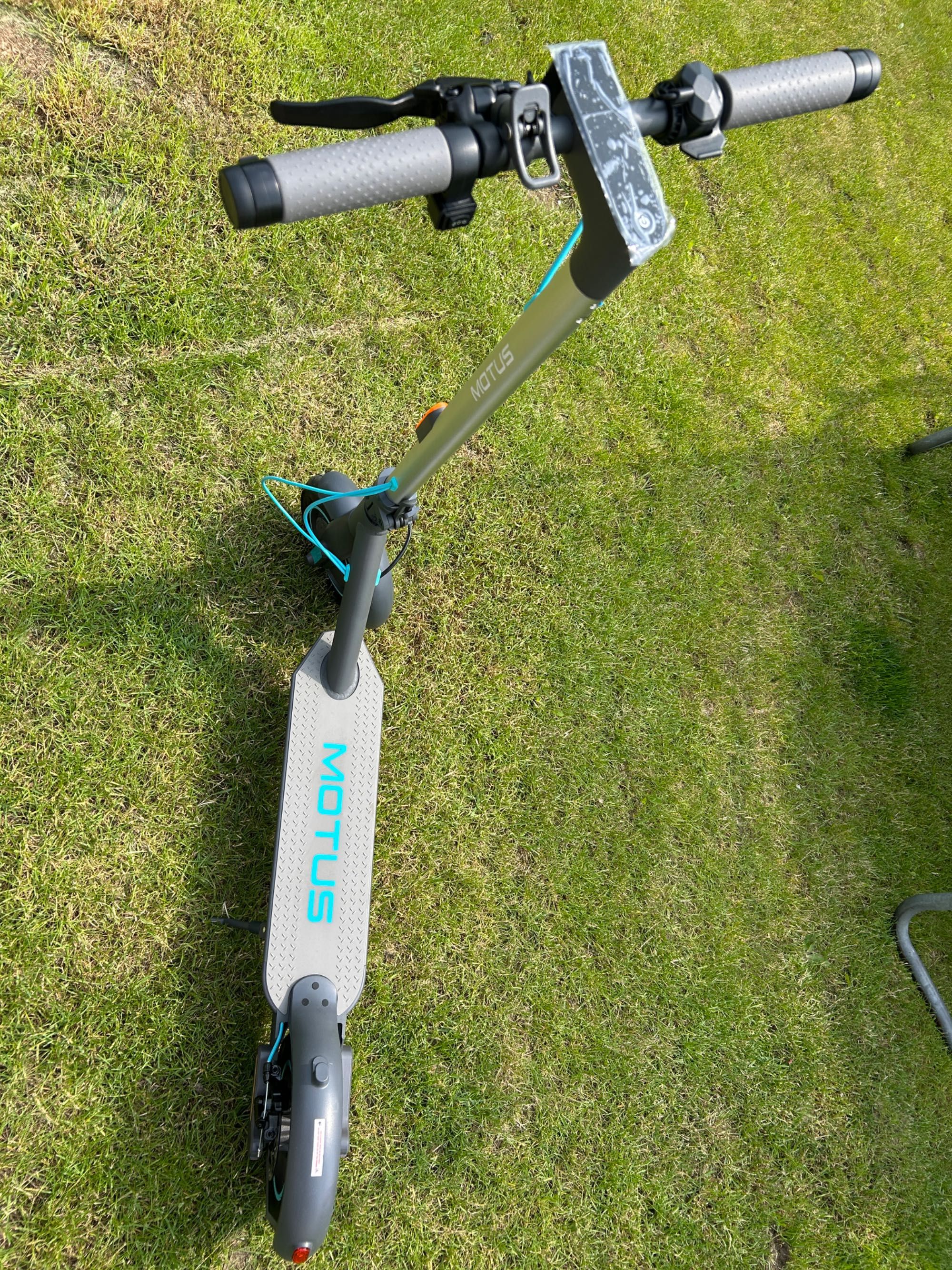 Hulajnoga elektryczna Motus Scooty 10 lite 2022