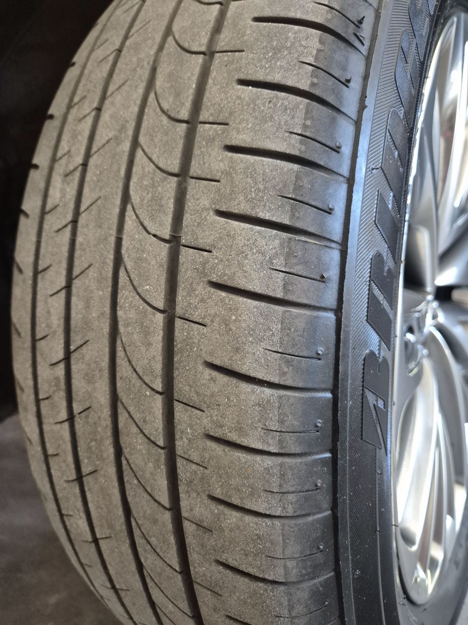 Bridgestone 235/55/R20