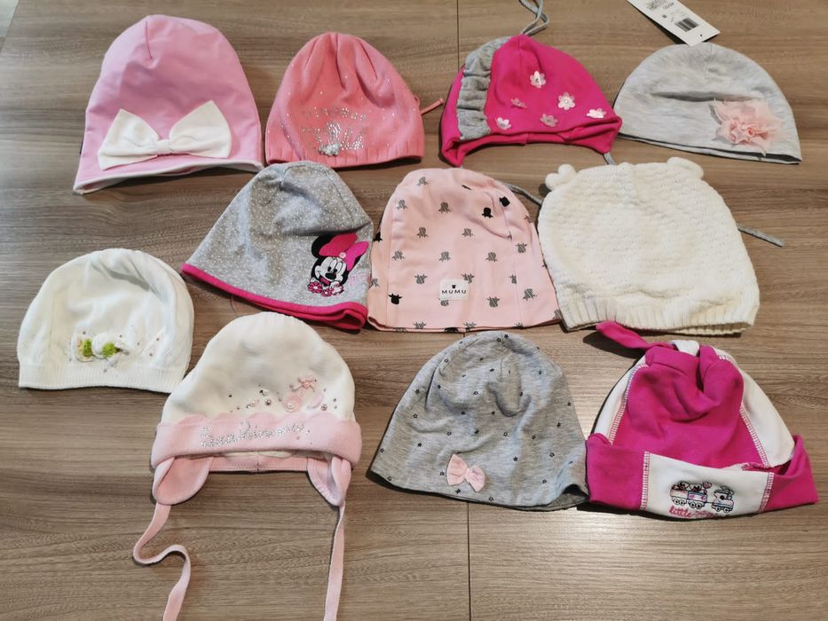 Mega zestaw czapeczek dla dziewczynki w rozmiarze 48