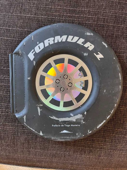 Livro “Fórmula 1” (Capa danificada)
