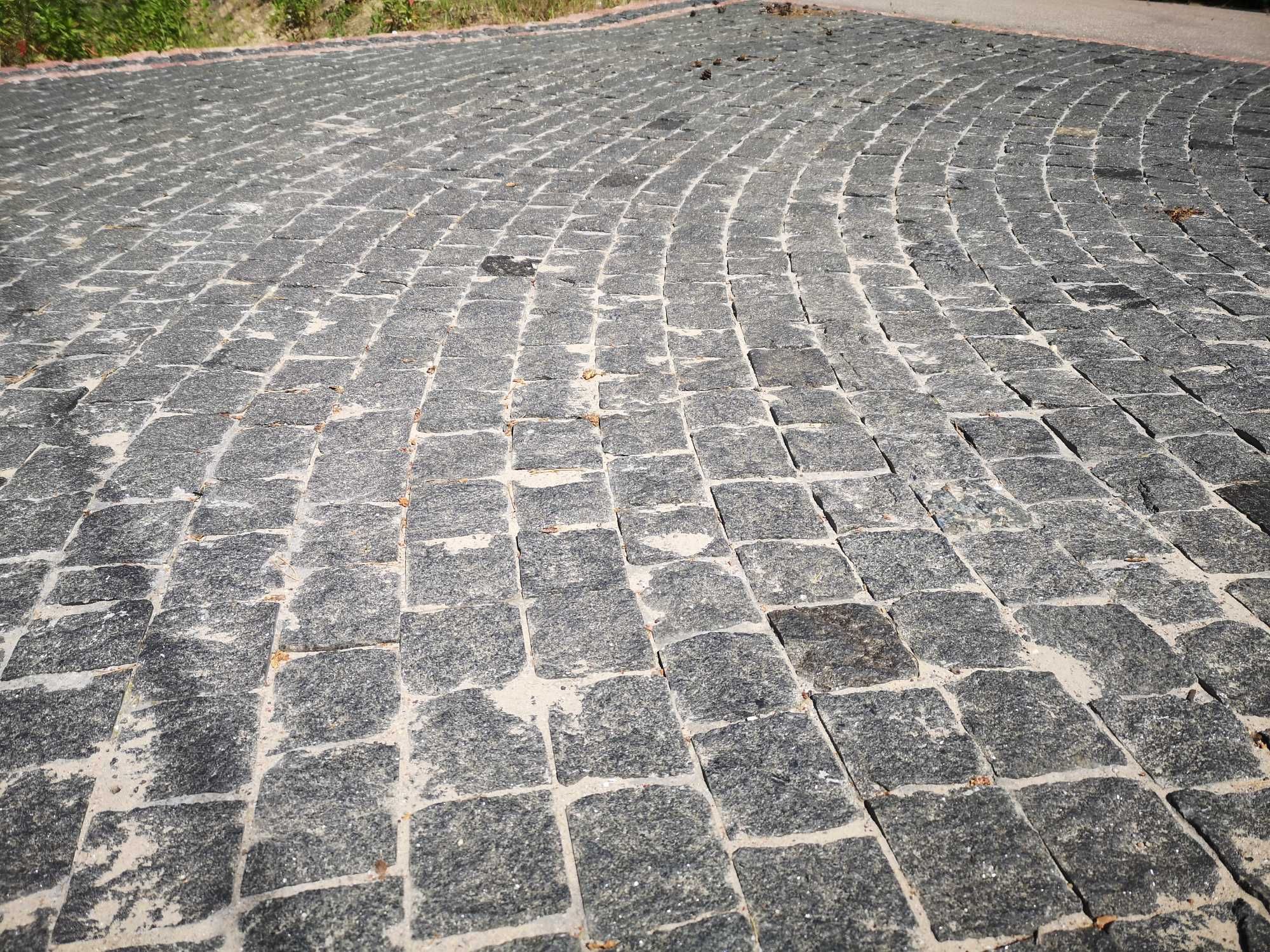 Czarna Kostka Granitowa na podjazdy, drogi, ścieżki. Promocja Zimowa!
