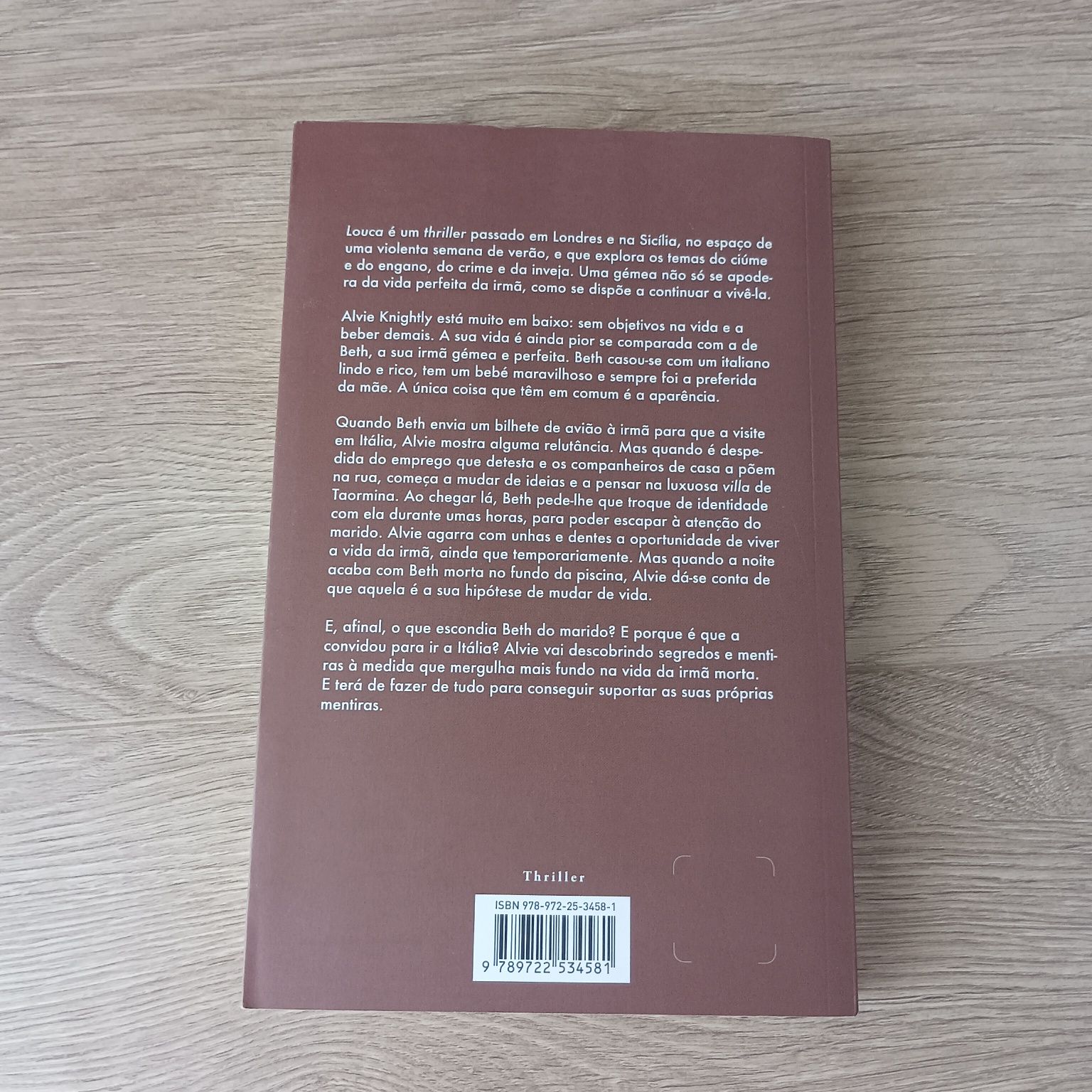 Livro "louca" de C.E.