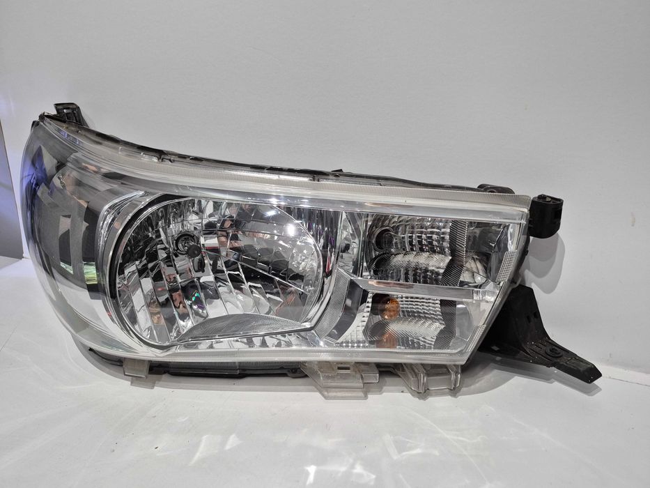 Toyota Hilux VIII 15-20 Lampa reflektor prawy przód Europa oryginalny