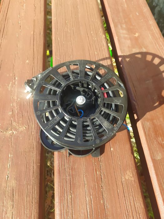 Zwijacz przewodu do odkurzacza Bosch