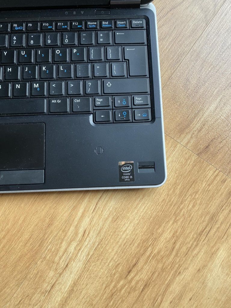 Laptop LATITUDE E7240