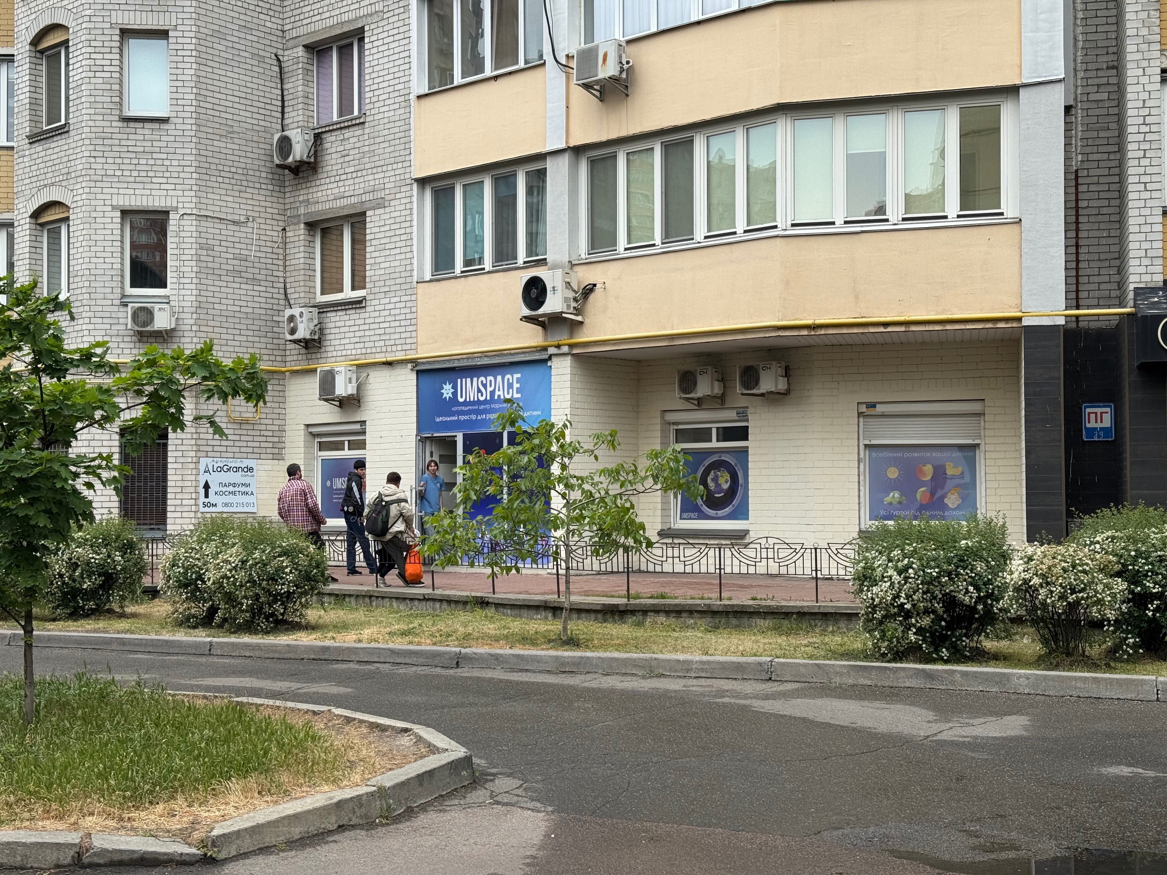 Оренда Фасад Комерція Бізнес БАНК МЕДЦЕНТР ЛАБОРАТОРІЯ МАГАЗИН Позняки