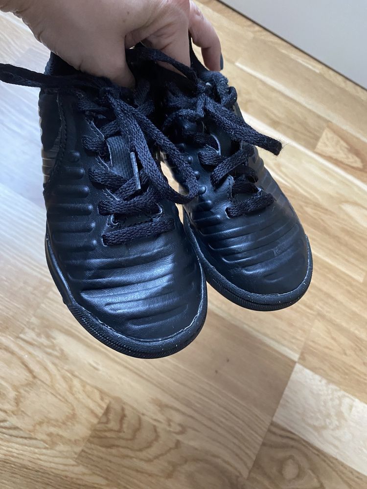 Buty piłkarskie halówki r. 28,5 Nike Tiempo