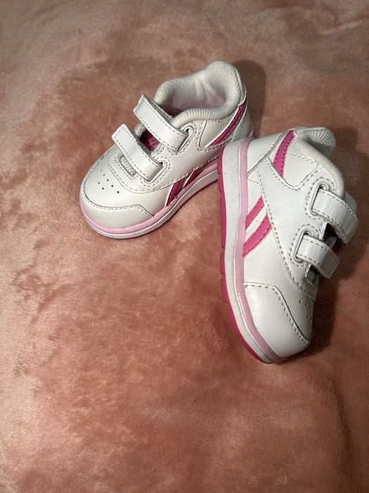 Продам дитячі кросівки reebok